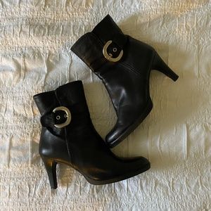 Stuart Weitzman Size 9 Black Ankle Boot